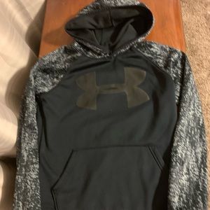 Boys Under Armour Hoodie Size M